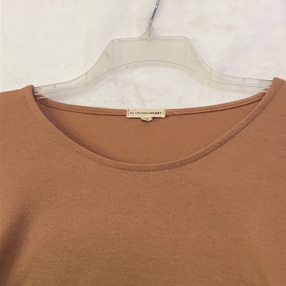 Blushing Heart Long Calypso Sleeve Top - Picture 5 of 8